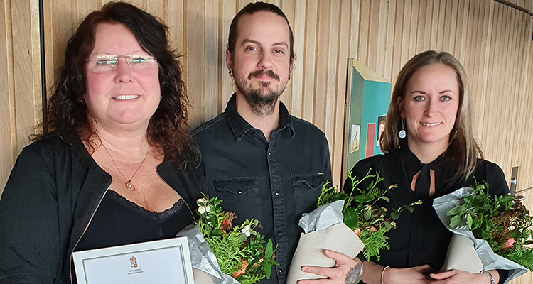 De tre representanter från Skövde kommuns måltidsenhet som tog emot priset Årets kökshjälte